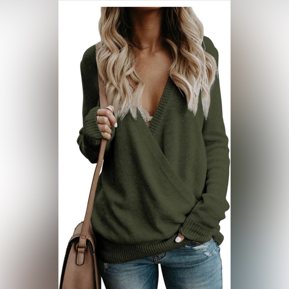 ⭐️NWT⭐️ Women’s Knitted Deep V Neck Sweater